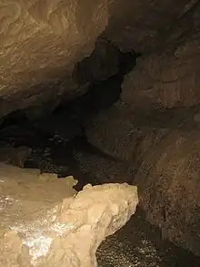 La Struma au début de son cours, dans la grotte de Duhlata (massif du Vitocha).
