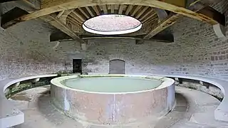 Vue intérieure du lavoir.