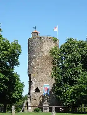 Tour Mélusine, donjon de l'ancien château-fort des Lusignan.