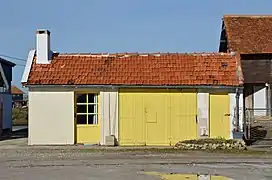 Cabane ostréicole traditionnelle sur le port de La Grève.