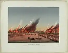 Bateaux sur un fleuve rougi par les flammes des bâtiments à l'arrière-plan