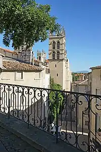 Vue de la cathédrale Saint-Pierre de Montpellier depuis la place de la Canourgue