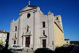 La collégiale Saint-Martin de Lorgues.