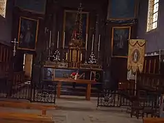 Romain, intérieur de l'église et objets sacerdotaux.