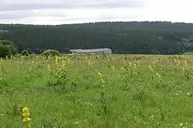 Vue de la dômerie du Sauvage depuis le Chemin de Compostelle.