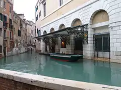 Ponte San Cristoforo à l'arrière de La Fenice.