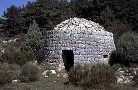 Cabane à Saint-Vallier-de-Thiey (Alpes-Maritimes).