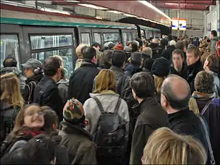 Station de la Concorde à Paris : 725 000 passagers par jour sur la ligne 1 du métro, 1 140 000 pour le RER A.