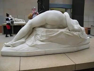 La jeune Tarentine (1871), marbre, Paris, musée d'Orsay ; vue de dos