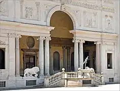 Loggia en serlienne, Mercure et Lions Médicis.