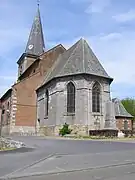 L'église et le monument aux morts.