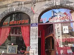 La maison de guignol sur la Place de la Trinité (Lyon) à Lyon.