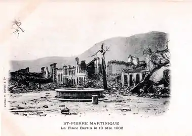 La place Bertin et les ruines de la fontaine Agnès le 10 mai 1902.