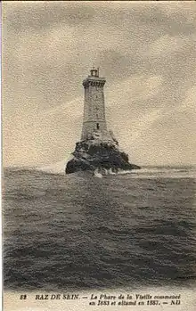 Carte postale montrant le phare de la Vieille juste après sa construction.