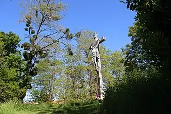 Le calvaire marquant la 14è station.