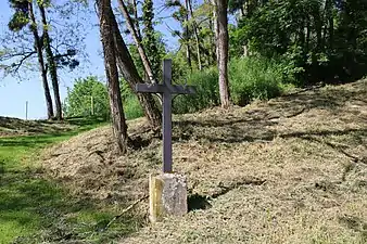 La station III Jésus tombe sous le poids de sa croix.