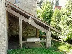 Lavoir, rue du Moulin.