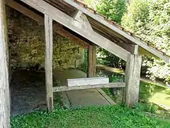 Lavoir, rue du Moulin. à Labbeville