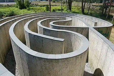 Labyrinthe de Pontevedra, Île des Sculptures. 1999. Granit, dalle et gravier. 9 x 12 X 2 m.