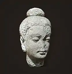 Bouddha en méditation. Hadda, Art gréco-bouddhique Ier – VIIe siècle. Stuc et schiste, H. 22 cm. Afghanistan.