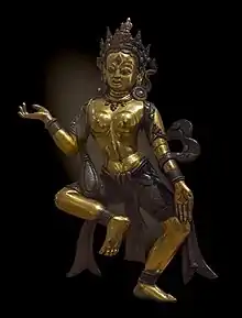 Dakini. Déesse mineure jouant parfois le rôle de déesse initiatrice. Tibet, XIXe siècle. Laiton doré et peint.