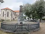 Monument aux morts« Monument aux morts à Labouheyre », sur e-monumen