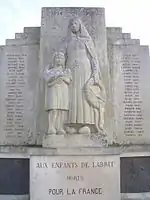 Monument aux morts« Monuments aux morts de 1914-1918 à Labrit », sur À nos grands hommes