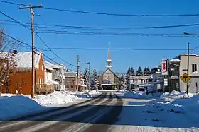 Près de l'intersection avec la route 117 à Lac-des-Écorces.