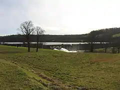 Barrage hydroélectrique du Val Joly, à l'est de Willies