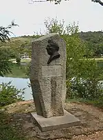 Monument au chanoine Kir
