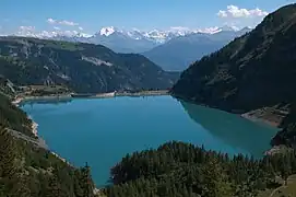 Vue sur le lac depuis le fond de la vallée.