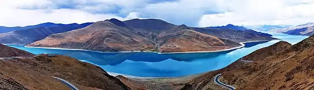 Lac Yamdrok-Tso depuis le col de Kampa.