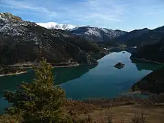 Le lac et le barrage de Castillon, vus du hameau de Blaron (Castellane).