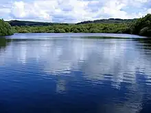 Le lac du Drennec : vue générale.