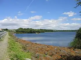 Le barrage poids barrant l'Élorn.