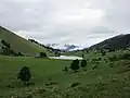 Le lac vu depuis le col des Confins au nord-est.