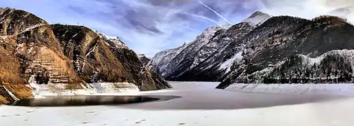 Panorama du lac du Chambon