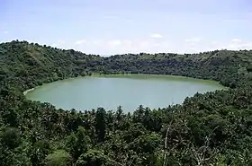 Vue générale du lac Dziani.