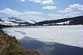 Le lac gelé au printemps.