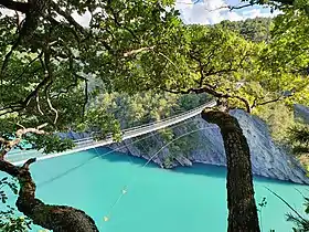 La passerelle himalayenne de l'Ébron.