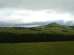 Lachamp-Raphaël, le plus haut village d'Ardèche, et le suc de Montivernoux