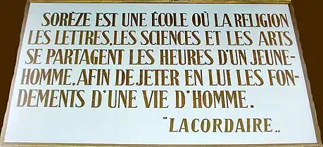 Citation du Père Lacordaire dans la salle des Illustres de l'abbaye-école de Sorèze.