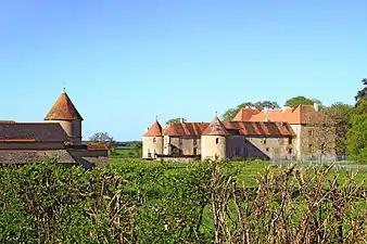 Château (XIVe et XVIIIe siècles).