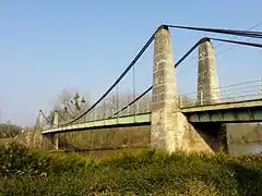 Pont suspendu sur l'Oise.