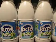 Bouteilles de lait Lactel.