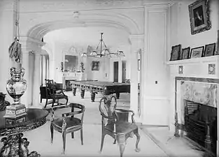 Le vivoir de Lady Pellatt transformé en salle de billard (1929)