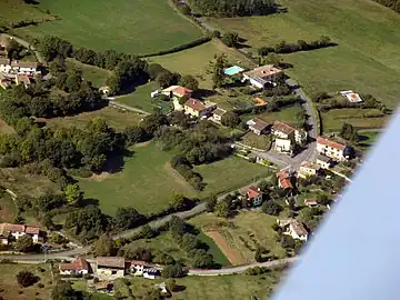 Vue aérienne de Laffite-Toupière et de son habitat clairsemé en septembre 2011.