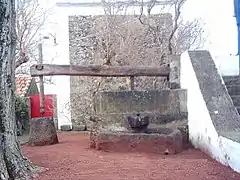 Pierre taillée, Museu do Vinho dos Biscoitos, île de Terceira, Açores.