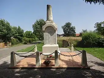 Le monument aux morts.