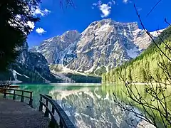 Le lac de Braies dans le parc naturel Fanes-Sennes-Braies.